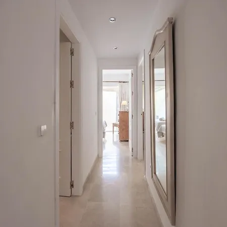 Maravilloso Adosado En * Марбелья